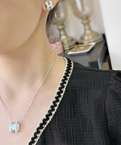 [Max Jewelry ]POP H SKY BLUE STUD EARRINGS