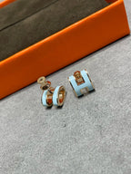 [Plus&Max]POP H SKY BLUE STUD EARRINGS