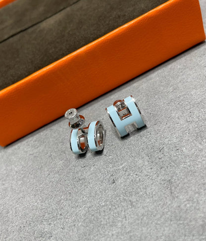 [Max Jewelry ]POP H SKY BLUE STUD EARRINGS