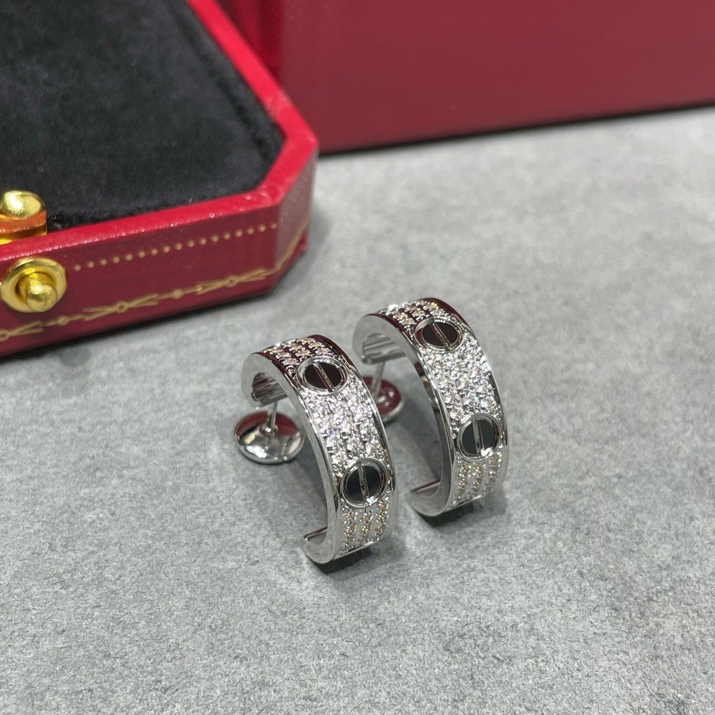 [Max Jewelry ]LOVE CERAMIC DIAMOND PAVED SILVER EARRINGS