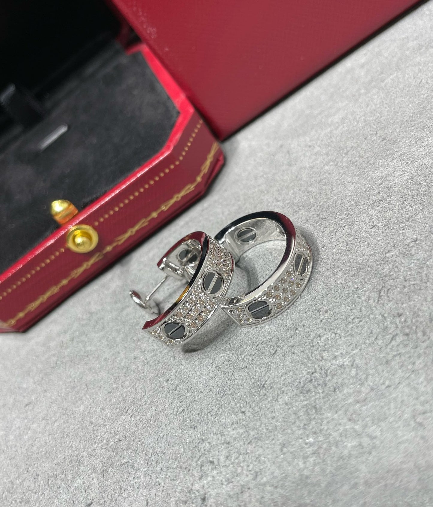 [Max Jewelry ]LOVE CERAMIC DIAMOND PAVED SILVER EARRINGS