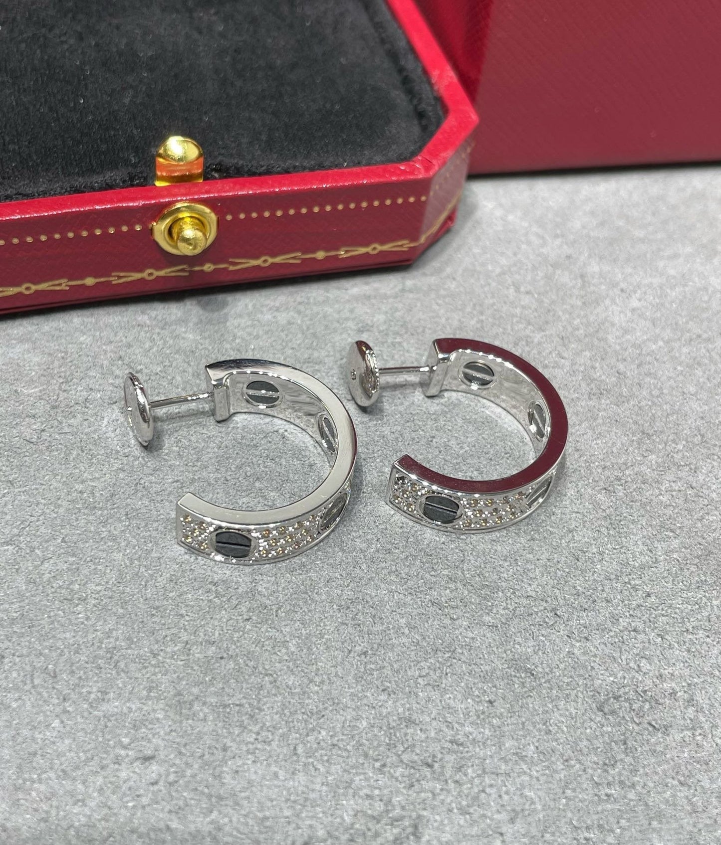 [Max Jewelry ]LOVE CERAMIC DIAMOND PAVED SILVER EARRINGS
