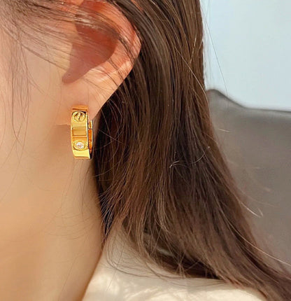 [Max Jewelry ]LOVE 5.5MM 1 DIAMOND EARRINGS