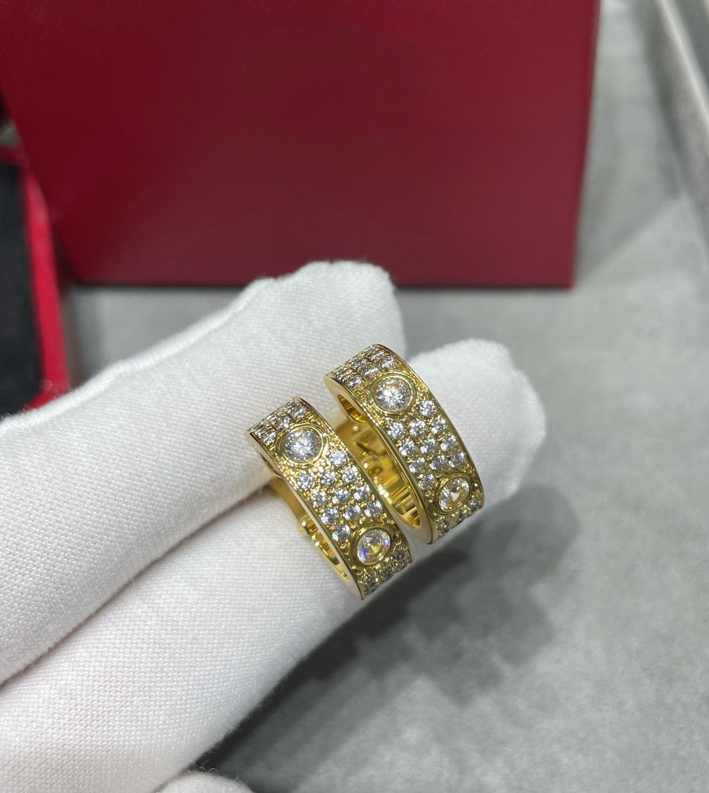[Max Jewelry ]LOVE 5.5MM DIAMOND PAVED EARRINGS