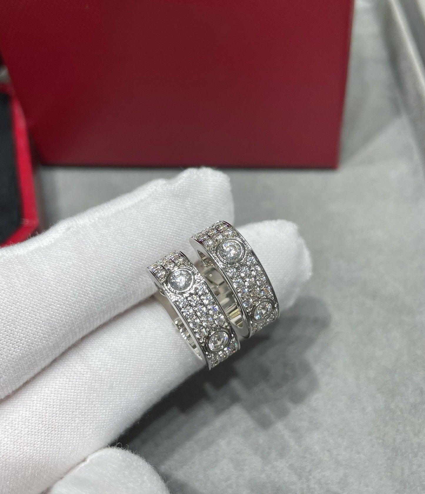 [Max Jewelry ]LOVE 5.5MM DIAMOND PAVED EARRINGS