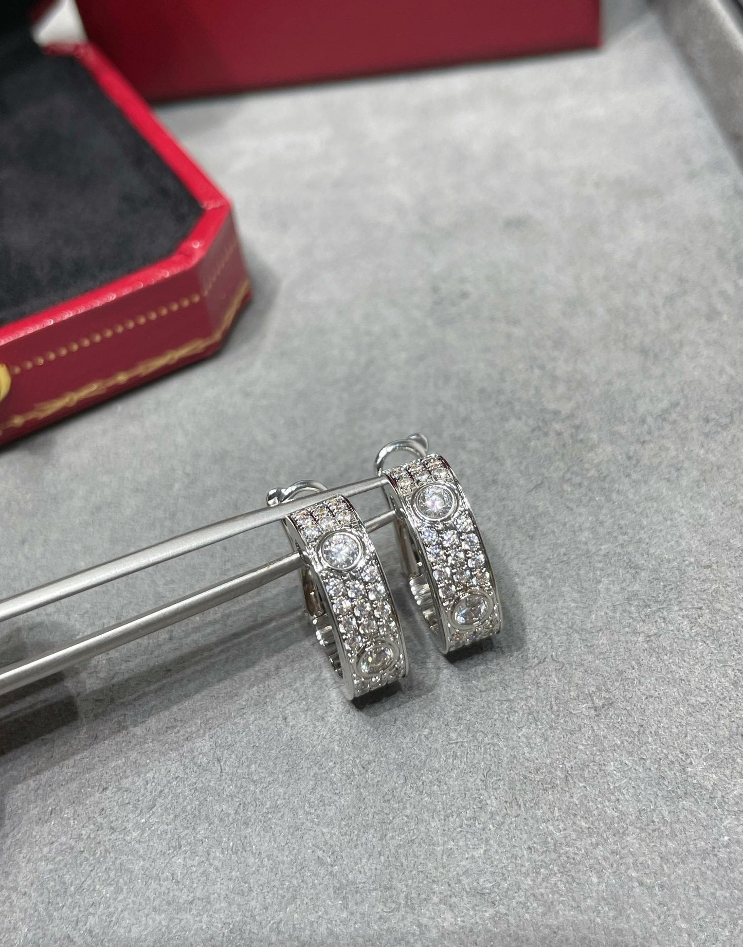 [Max Jewelry ]LOVE 5.5MM DIAMOND PAVED EARRINGS