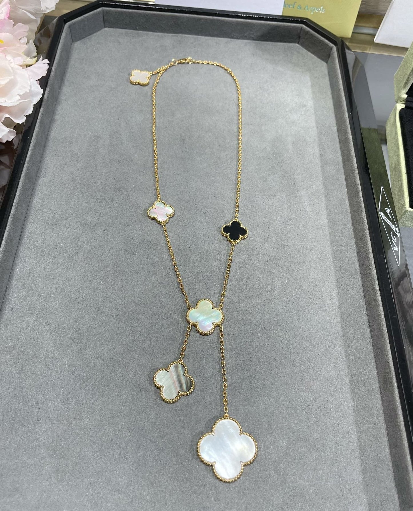 [Max Jewelry ]CLOVER 6 MOTIF MOP ONYX GOLD NECKLACE
