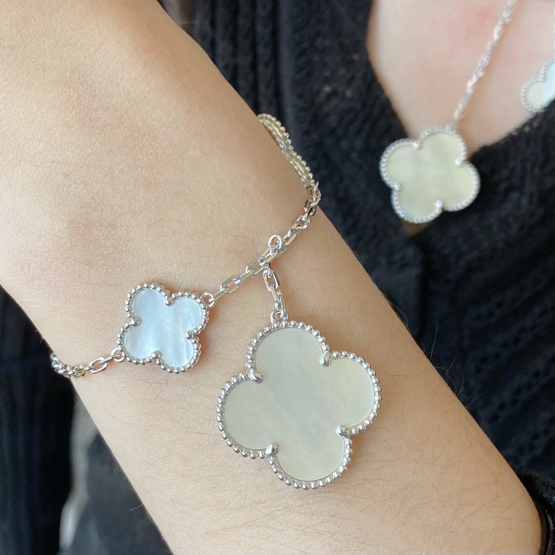 [Max Jewelry ]CLOVER 5 MOTIF WHITE MOP SILVER BRACELET