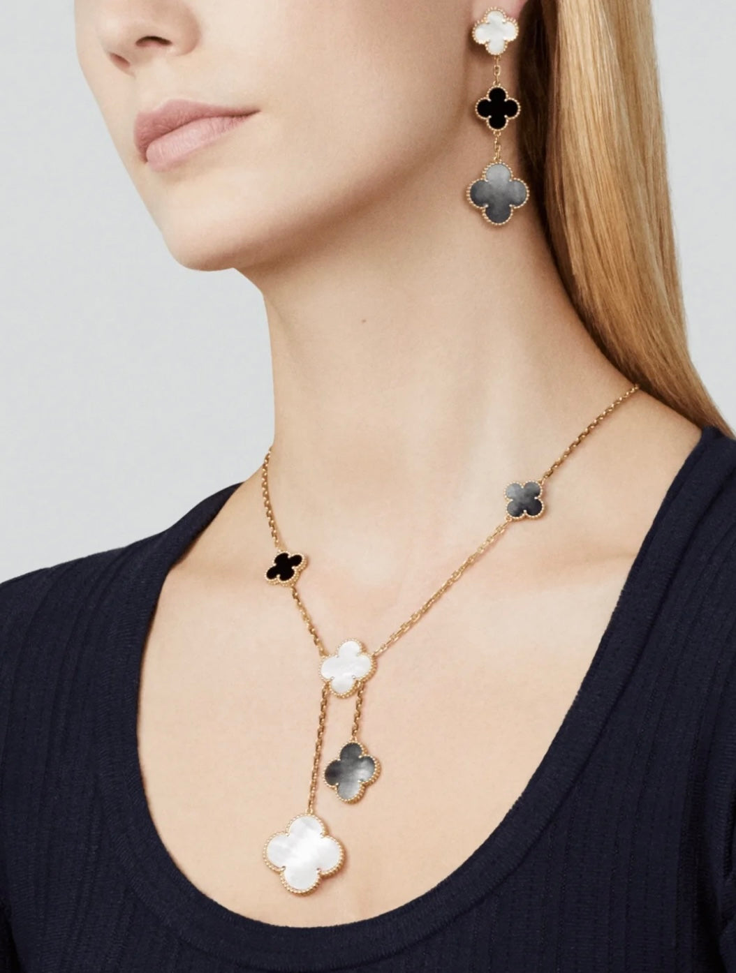 [Max Jewelry ]CLOVER 3 MOTIF MOP ONYX DARK MOP PINK GOLD EARRINGS