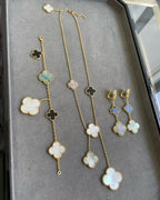 [Plus&Max]CLOVER 3 MOTIF MOP ONYX DARK MOP PINK GOLD EARRINGS