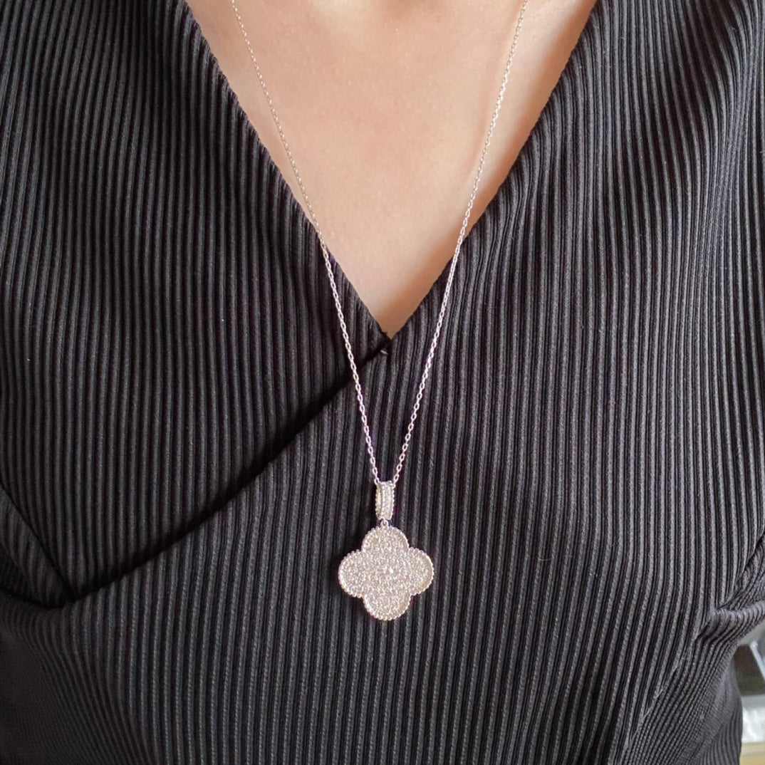 [Max Jewelry ]CLOVER 25MM LARGE PEDANT DIAMOND PAVED LONG NECKLACE