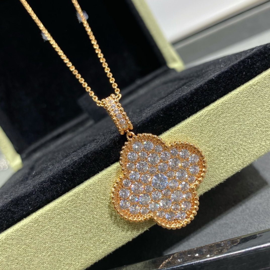 [Max Jewelry ]CLOVER 25MM LARGE PEDANT DIAMOND PAVED LONG NECKLACE
