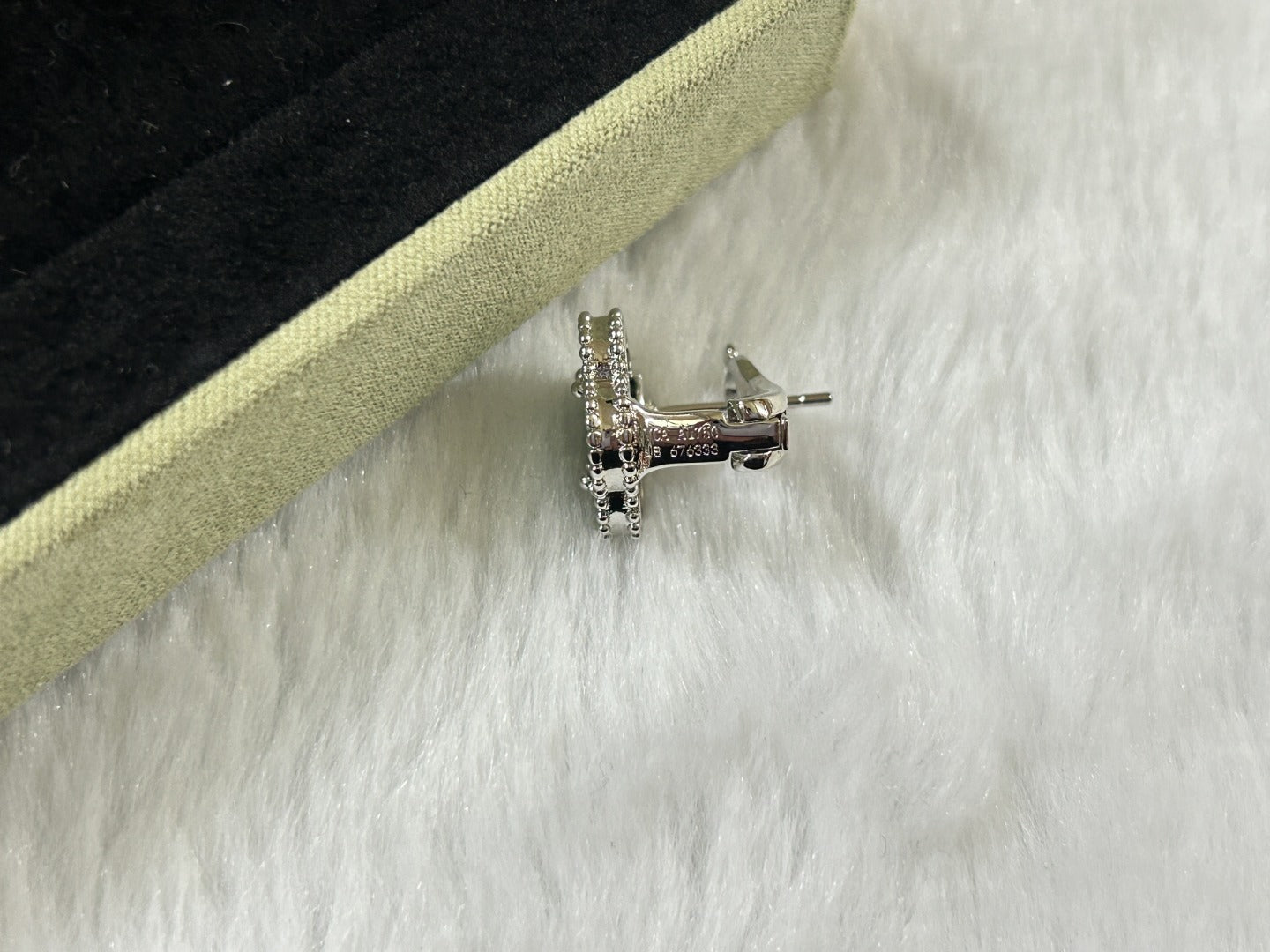 [Max Jewelry ]CLOVER PIETERSITE MEDIUM STUD EARRINGS