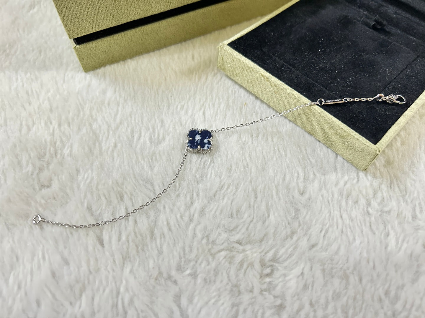 [Max Jewelry ]CLOVER 1 MOTIF PIETERSITE BRACELET