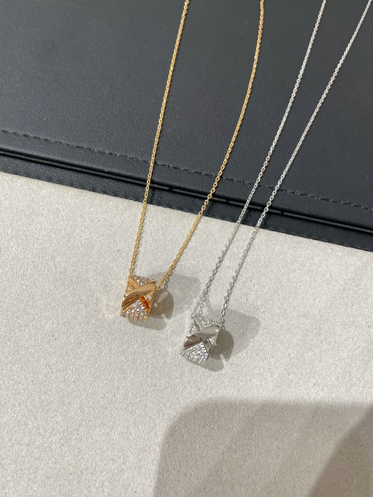 [Max Jewelry ]LIENS EVIDENCE DIAMOND PAVED NECKLACE