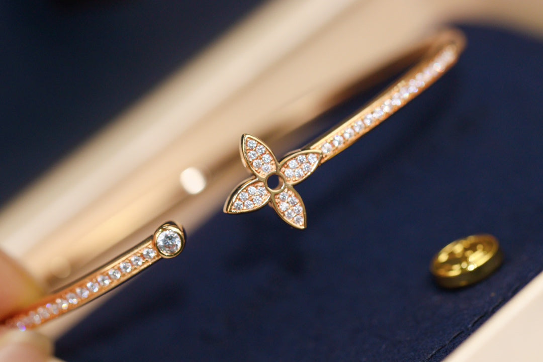 [Max Jewelry ]IDYLLE PINK GOLD OPEN BRACELET DIAMOND PAVED