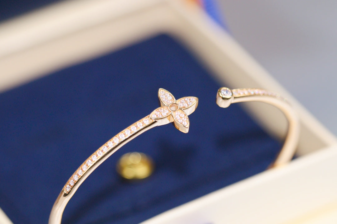 [Max Jewelry ]IDYLLE PINK GOLD OPEN BRACELET DIAMOND PAVED
