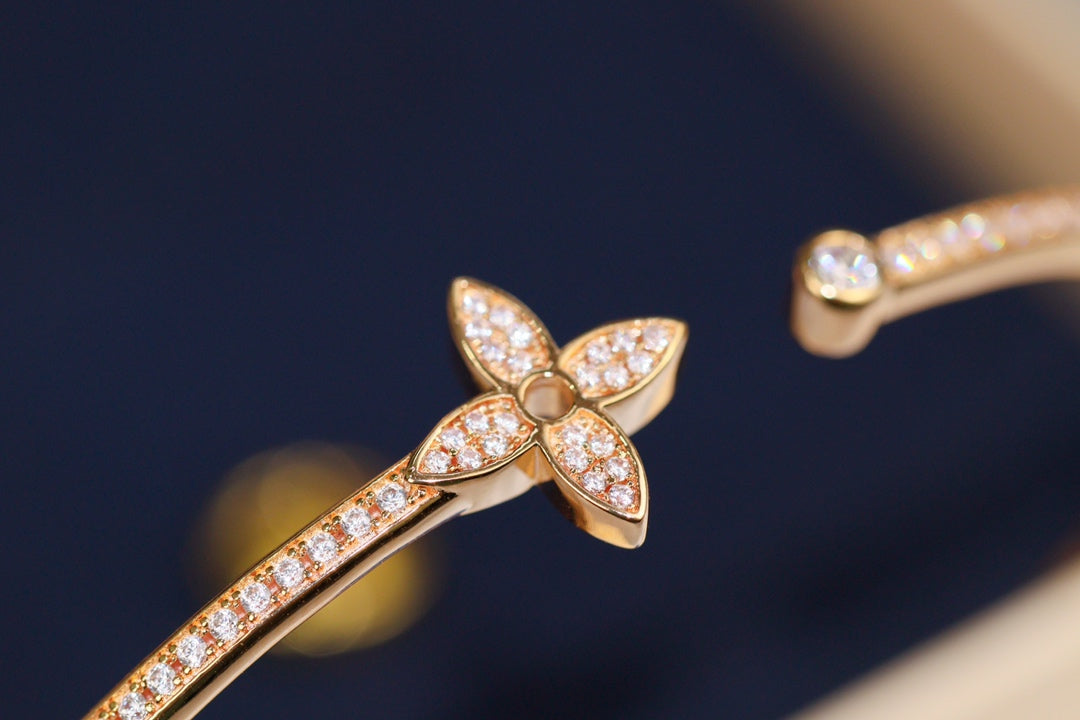 [Max Jewelry ]IDYLLE PINK GOLD OPEN BRACELET DIAMOND PAVED