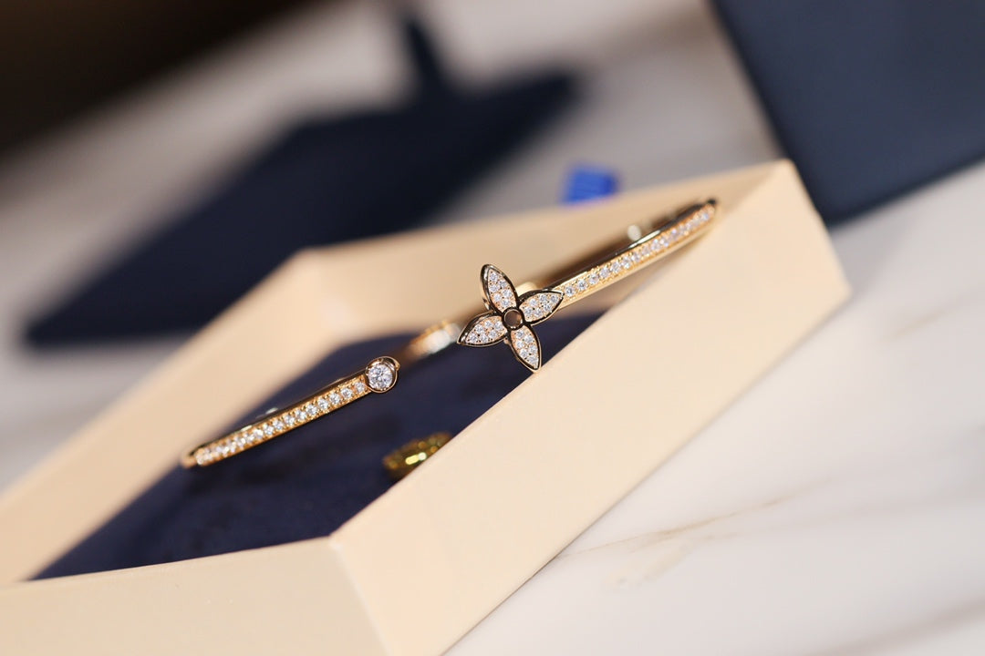 [Max Jewelry ]IDYLLE GOLD OPEN BRACELET DIAMOND PAVED