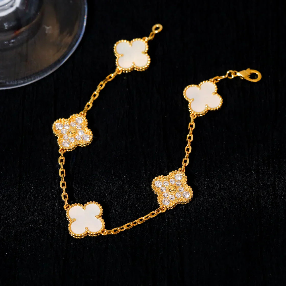 [Max Jewelry ]CLOVER WHITE PEARL MOP 5 MOTIF BRACELET COLLECTION