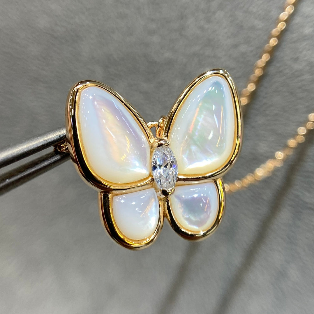 [Max Jewelry ]BUTTERFLY MOP DIAMOND NECKLACE