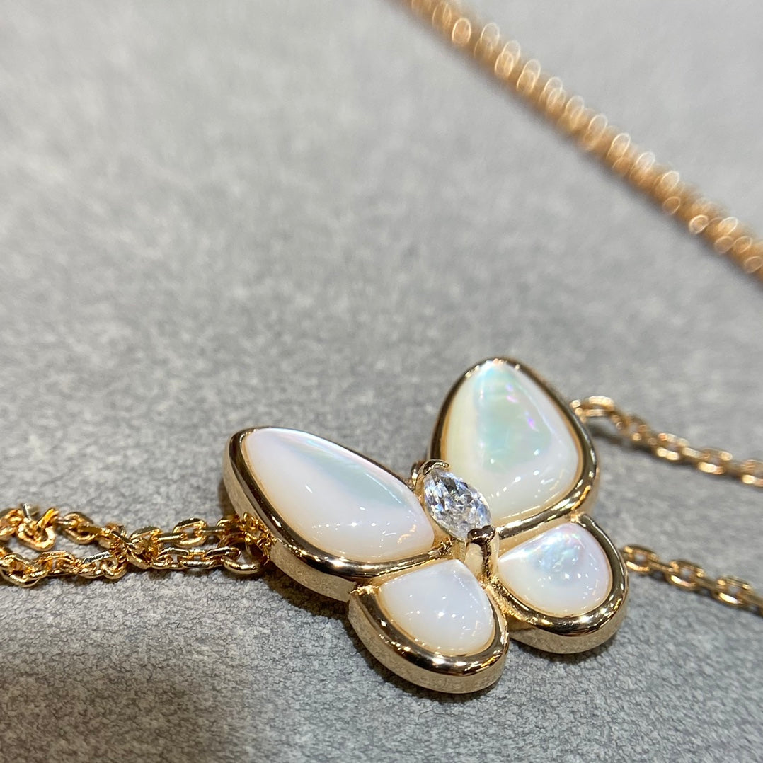 [Max Jewelry ]BUTTERFLY MOP DIAMOND NECKLACE