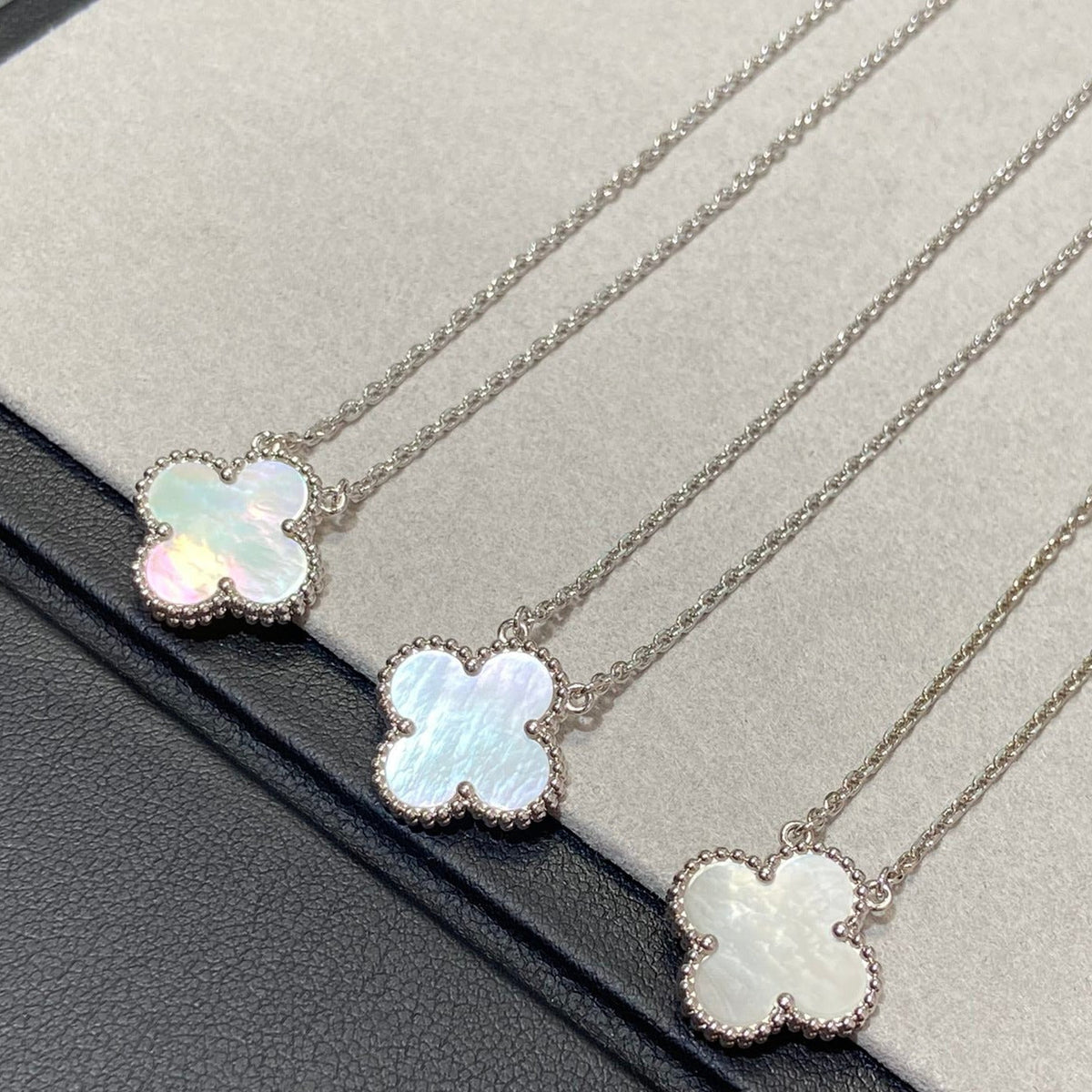 [Plus&Max]CLOVER MEDIUM SILVER WHITE MOP NECKLACE