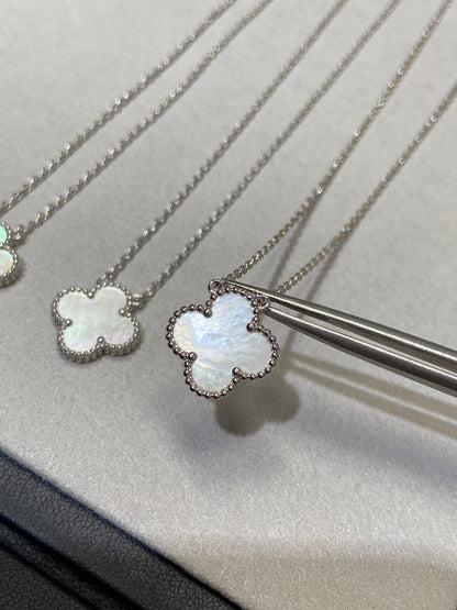[Max Jewelry ]CLOVER MEDIUM SILVER WHITE MOP NECKLACE