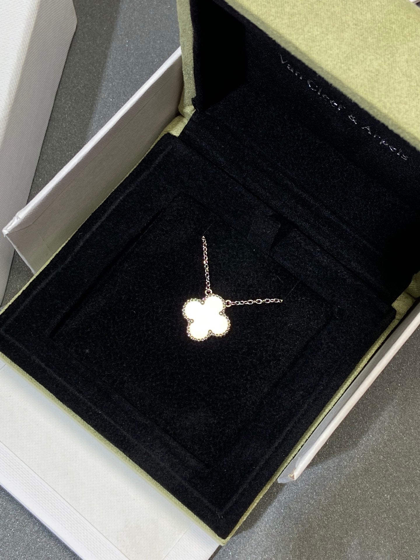 [Max Jewelry ]CLOVER MEDIUM SILVER WHITE MOP NECKLACE