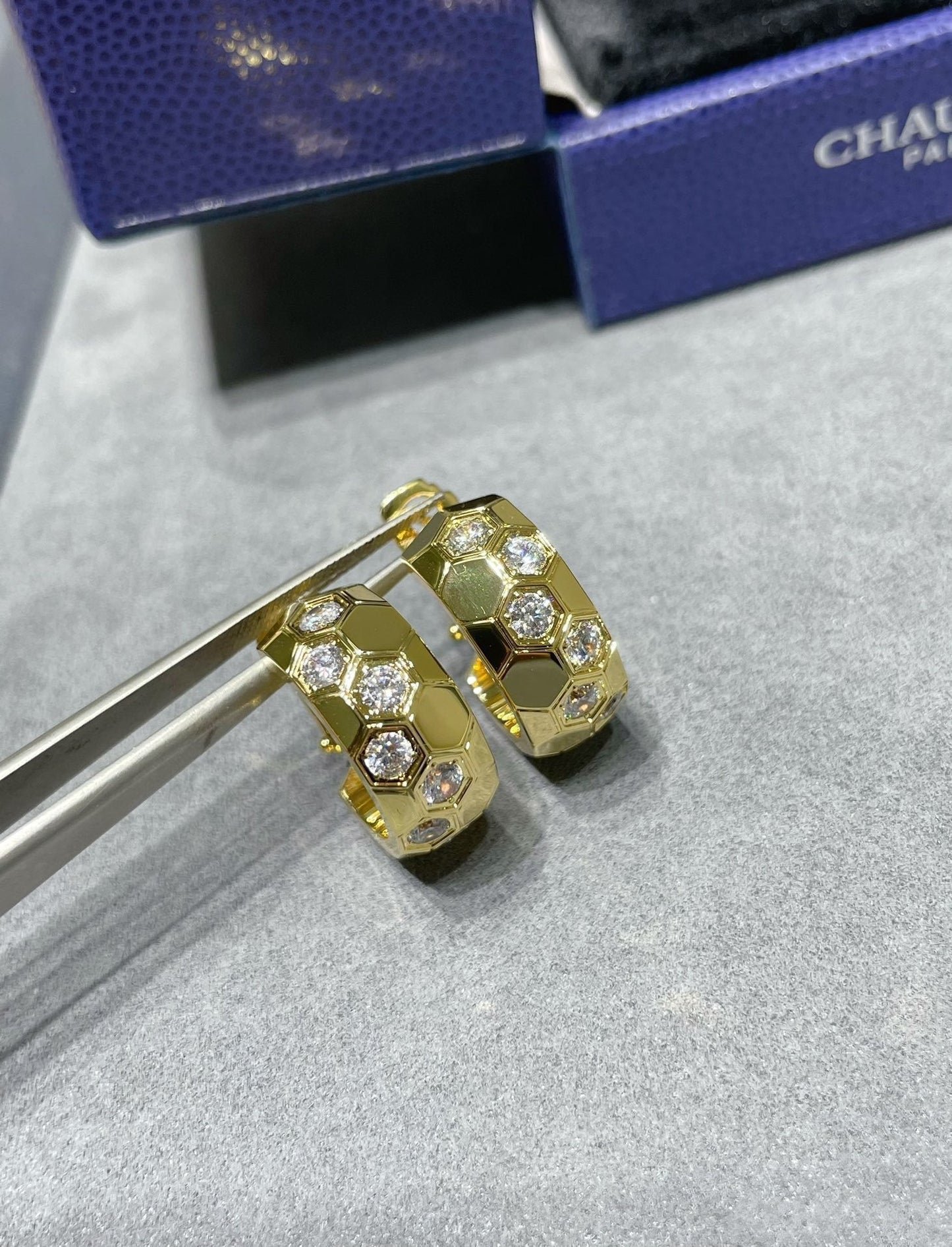 [Max Jewelry ]BEE LOVE DIAMOND HOOP EARRINGS