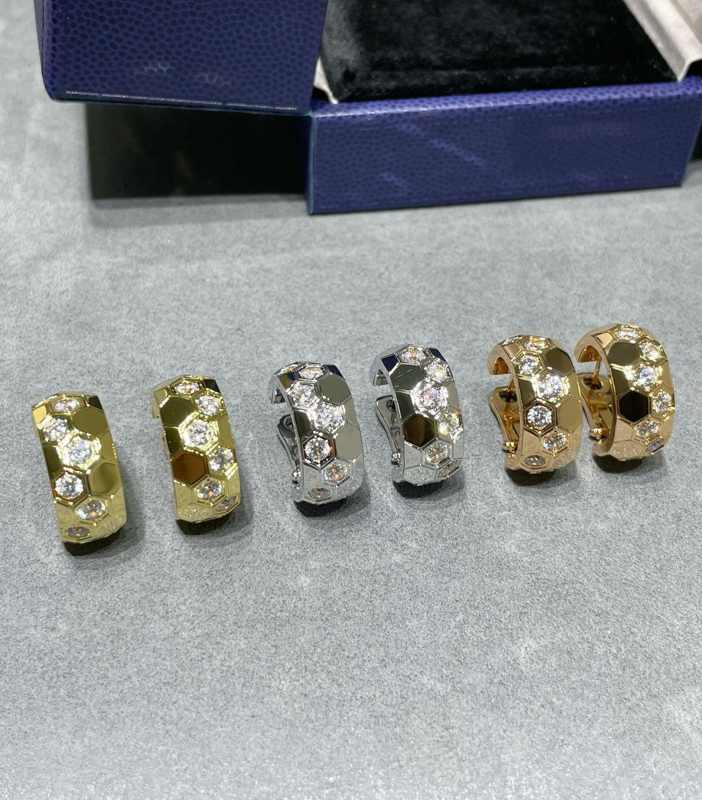 [Max Jewelry ]BEE LOVE DIAMOND HOOP EARRINGS