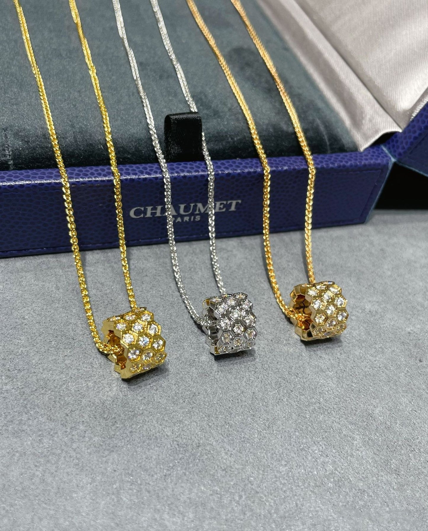 [Max Jewelry ]BEE LOVE DIAMOND PAVED 3 ROW NECKLACE