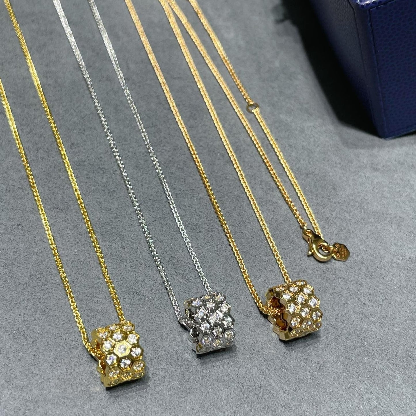 [Max Jewelry ]BEE LOVE DIAMOND PAVED 3 ROW NECKLACE