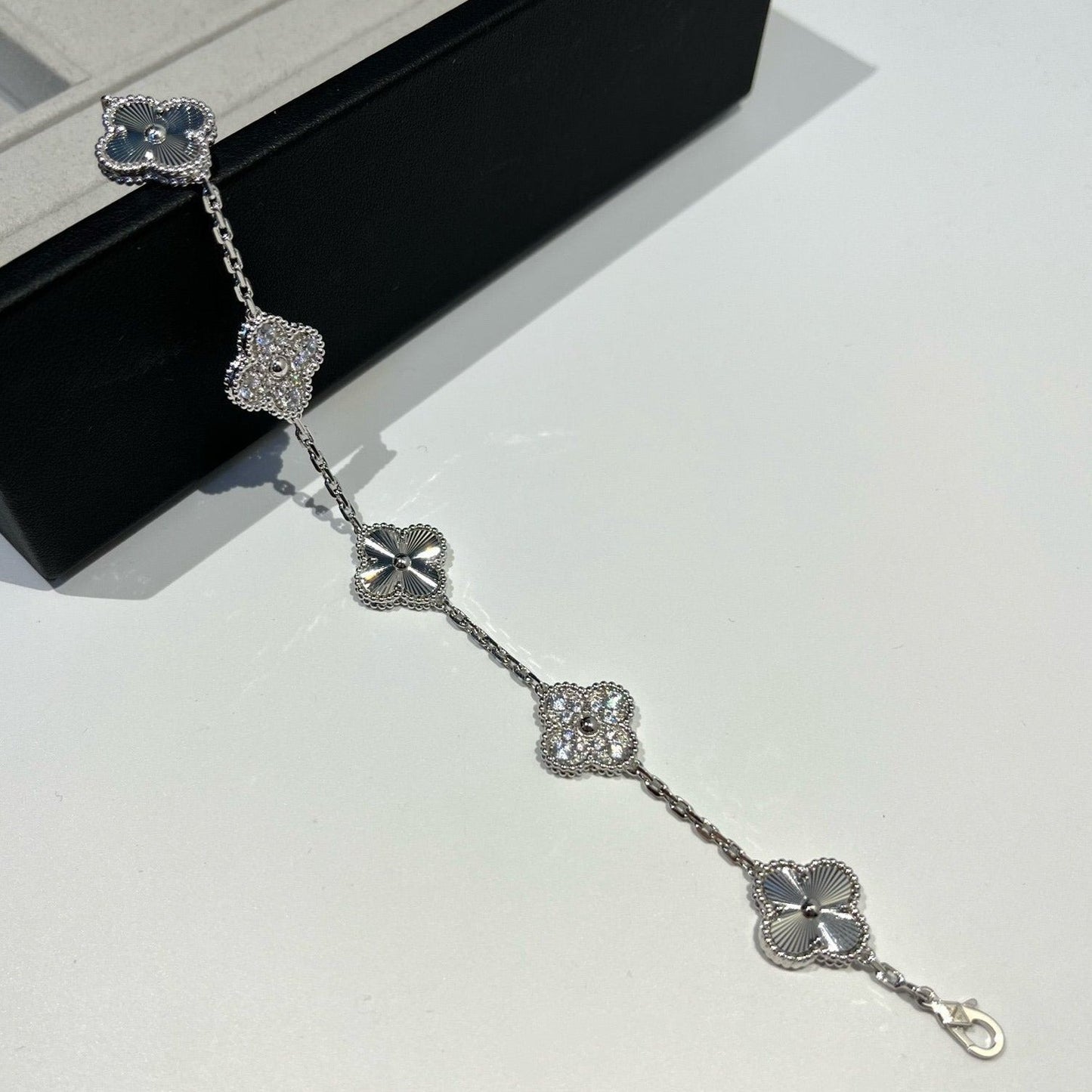 [Max Jewelry ] CLOVER 5 MOTIF LASER BRACELET COLLECTION