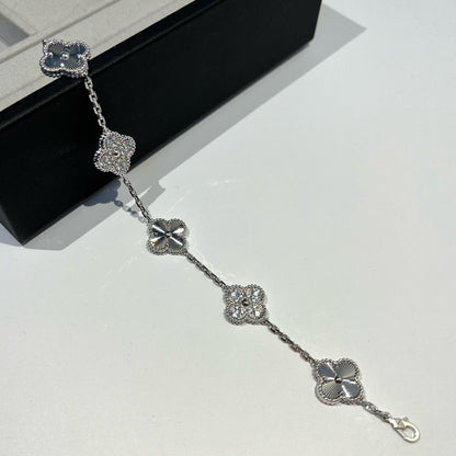 [Max Jewelry ] CLOVER 5 MOTIF LASER BRACELET COLLECTION