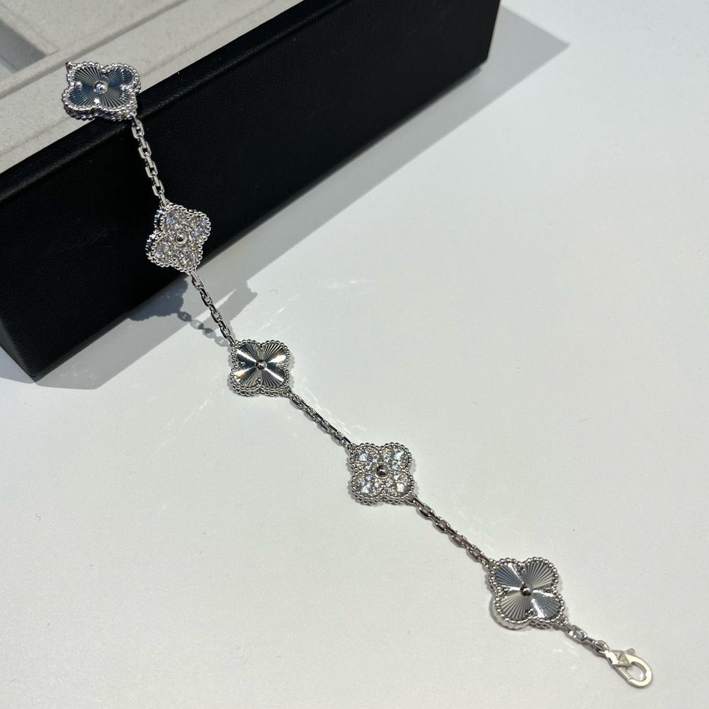 [Plus&Max]LUCKY CLOVER 5-MOTIF BRACELET - LASER COLLECTION