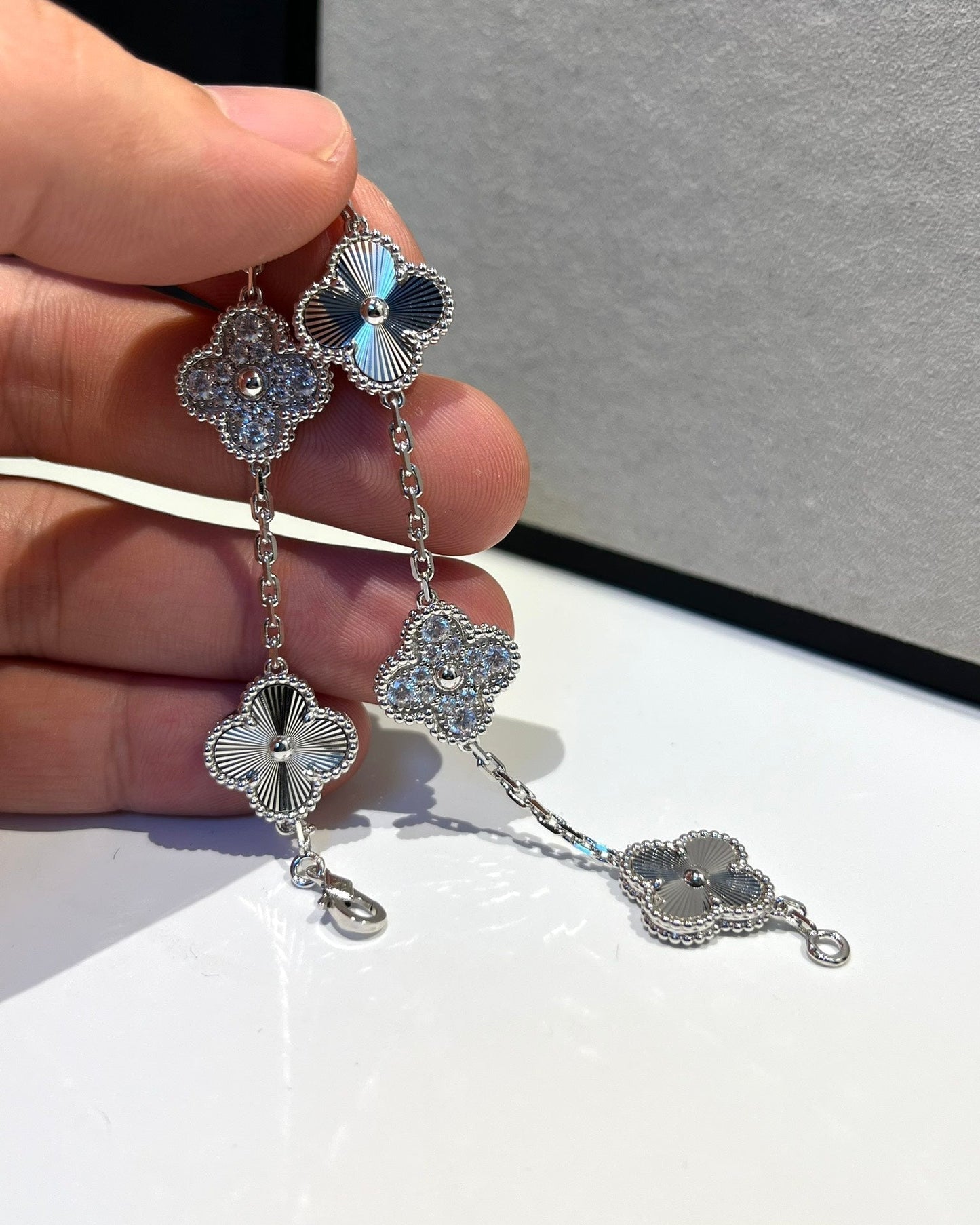[Max Jewelry ] CLOVER 5 MOTIF LASER BRACELET COLLECTION