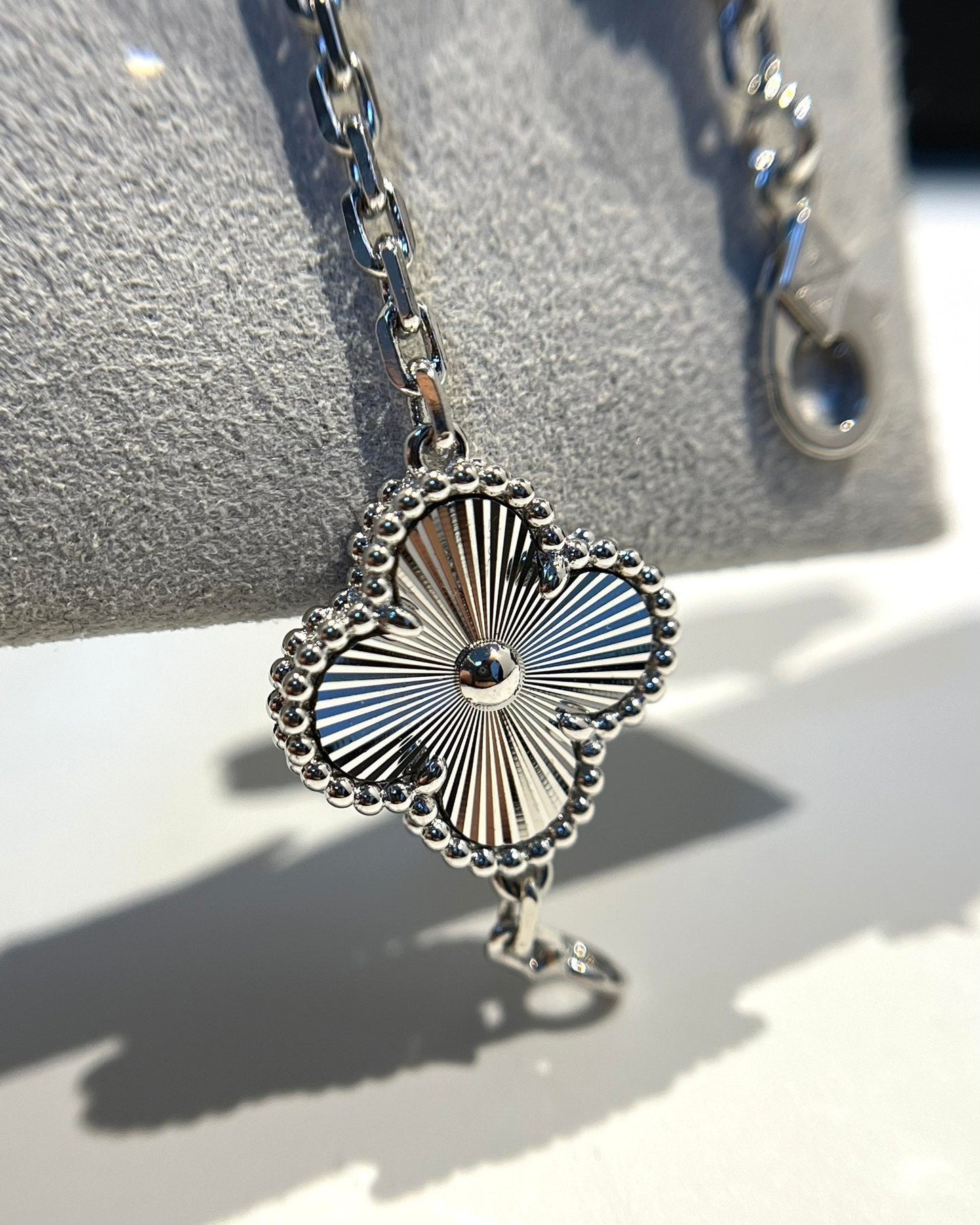 [Max Jewelry ] CLOVER 5 MOTIF LASER BRACELET COLLECTION