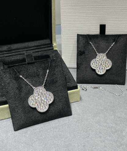 [Max Jewelry ]CLOVER 25MM LARGE PENDANT DIAMOND PAVED SILVER NECKLACE