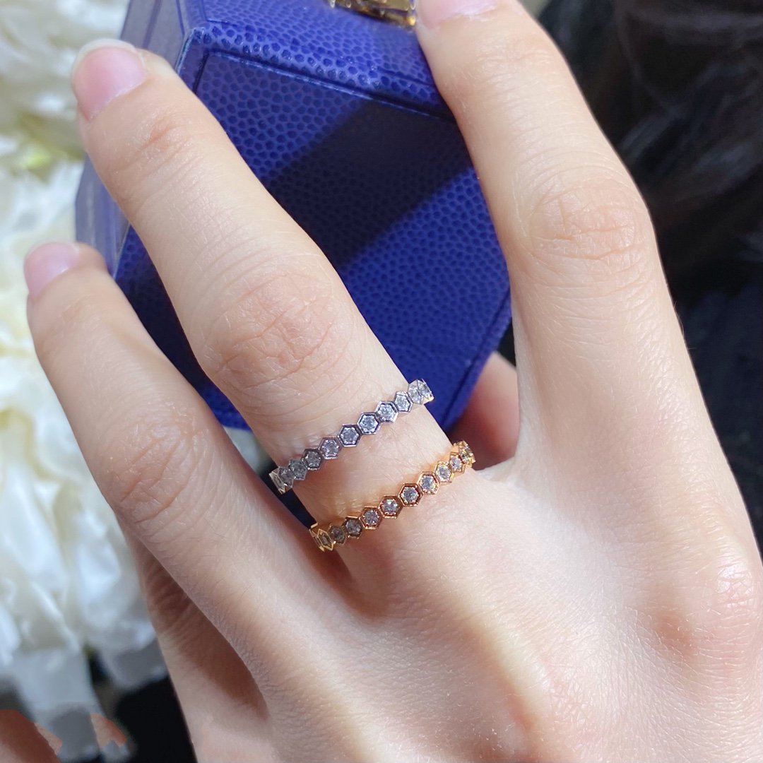 [Max Jewelry ]BEE LOVE DIAMOND PAVED SMALL RING