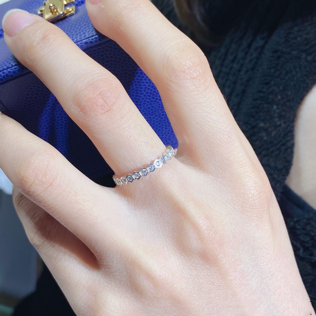 [Max Jewelry ]BEE LOVE DIAMOND PAVED SMALL RING