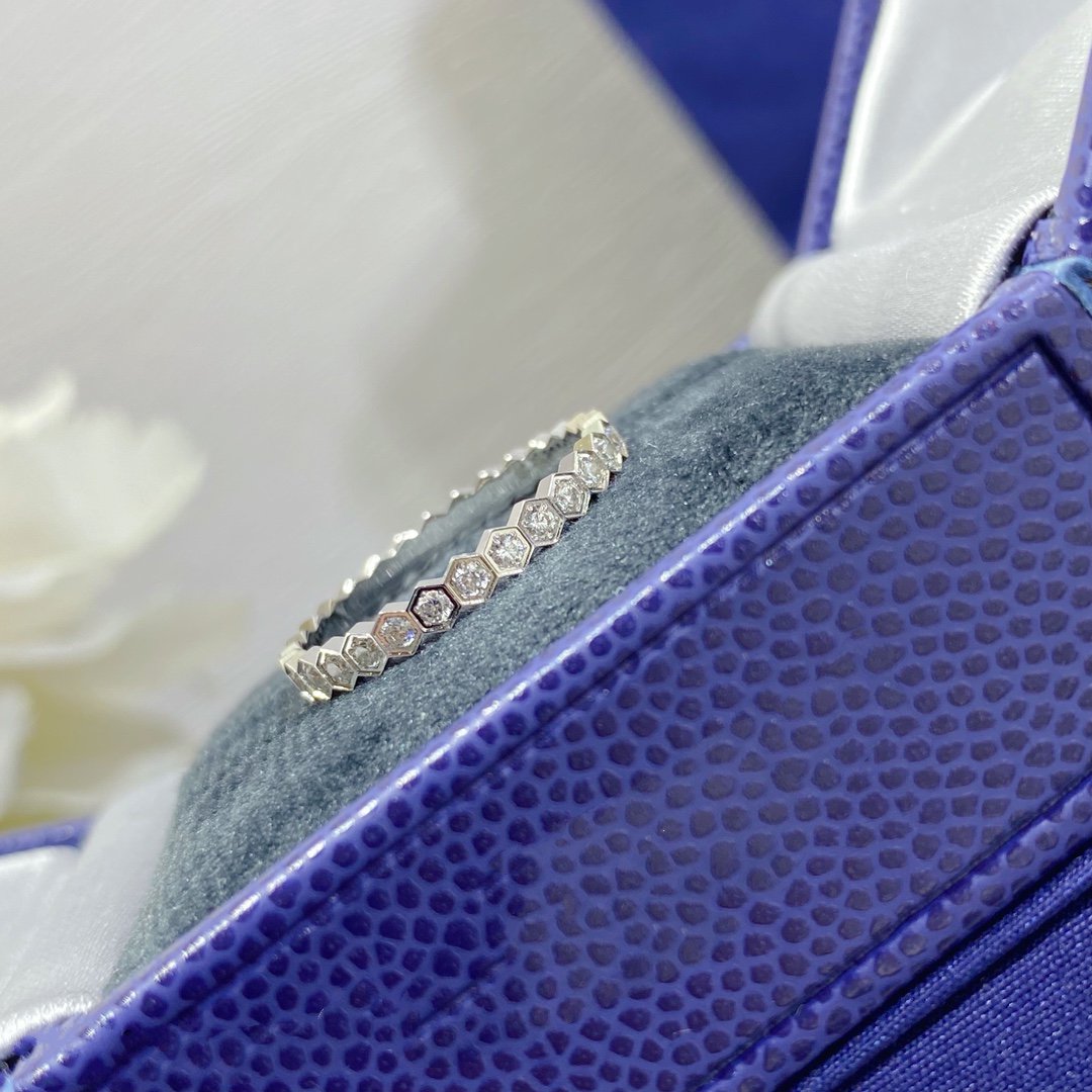 [Max Jewelry ]BEE LOVE DIAMOND PAVED SMALL RING