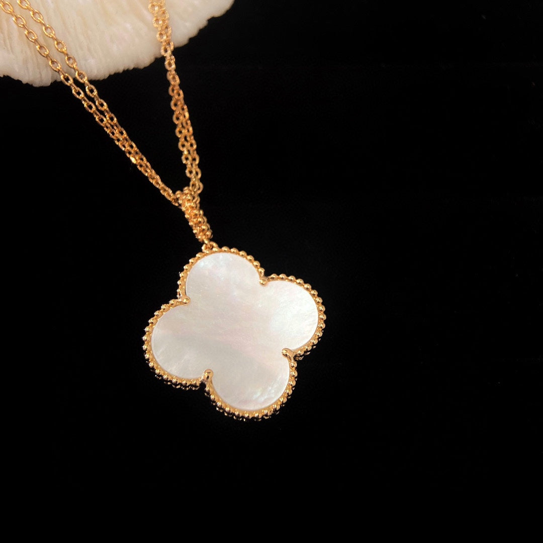 [Max Jewelry ]CLOVER 25MM MOP LARGE PENDANT NECKLACE