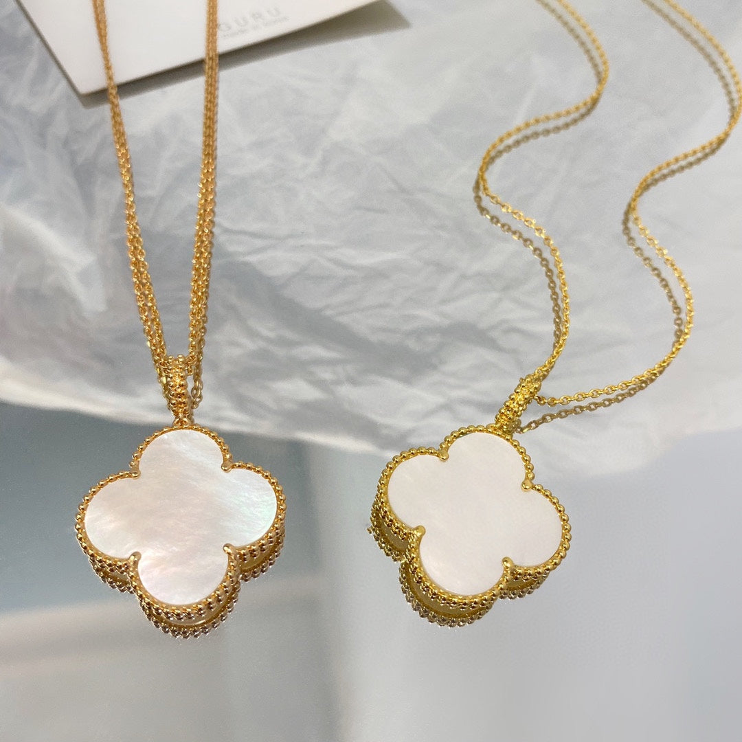 [Max Jewelry ]CLOVER 25MM MOP LARGE PENDANT NECKLACE