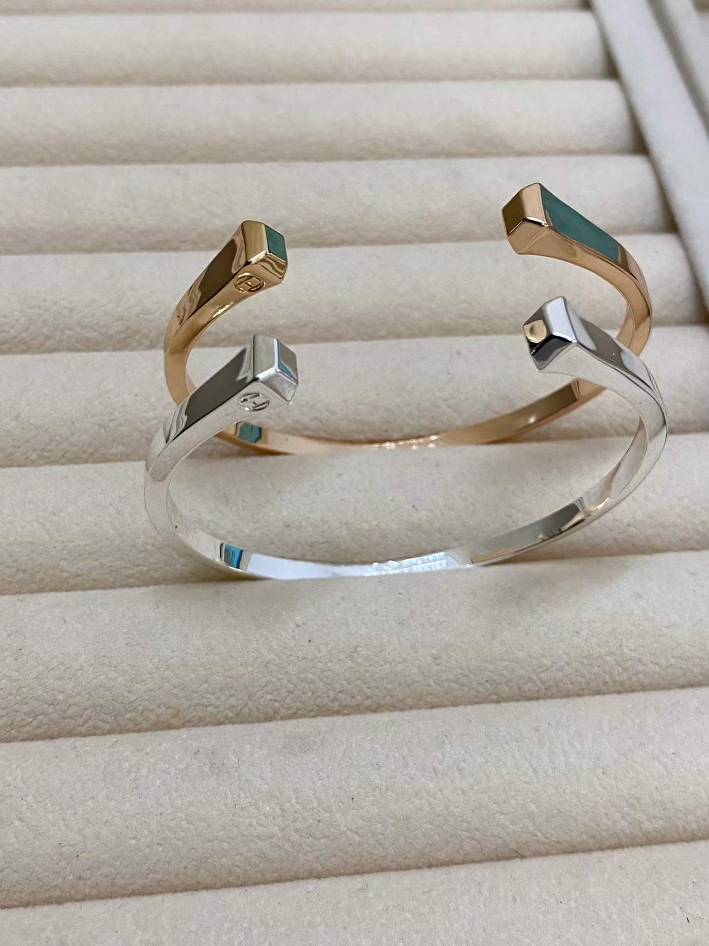 [Max Jewelry]CLOU DE FORGE SQUARE CONE STUDS OPEN CUFF ONE SIZE