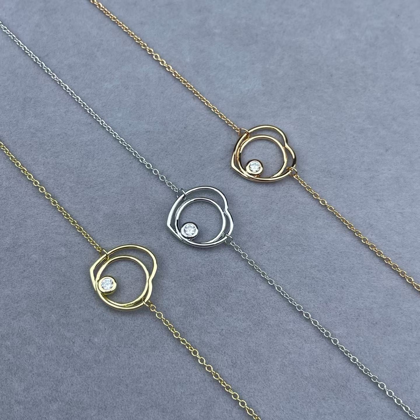 [Max Jewelry]HOLLOW HEART SINGLE DIAMOND BRACELET