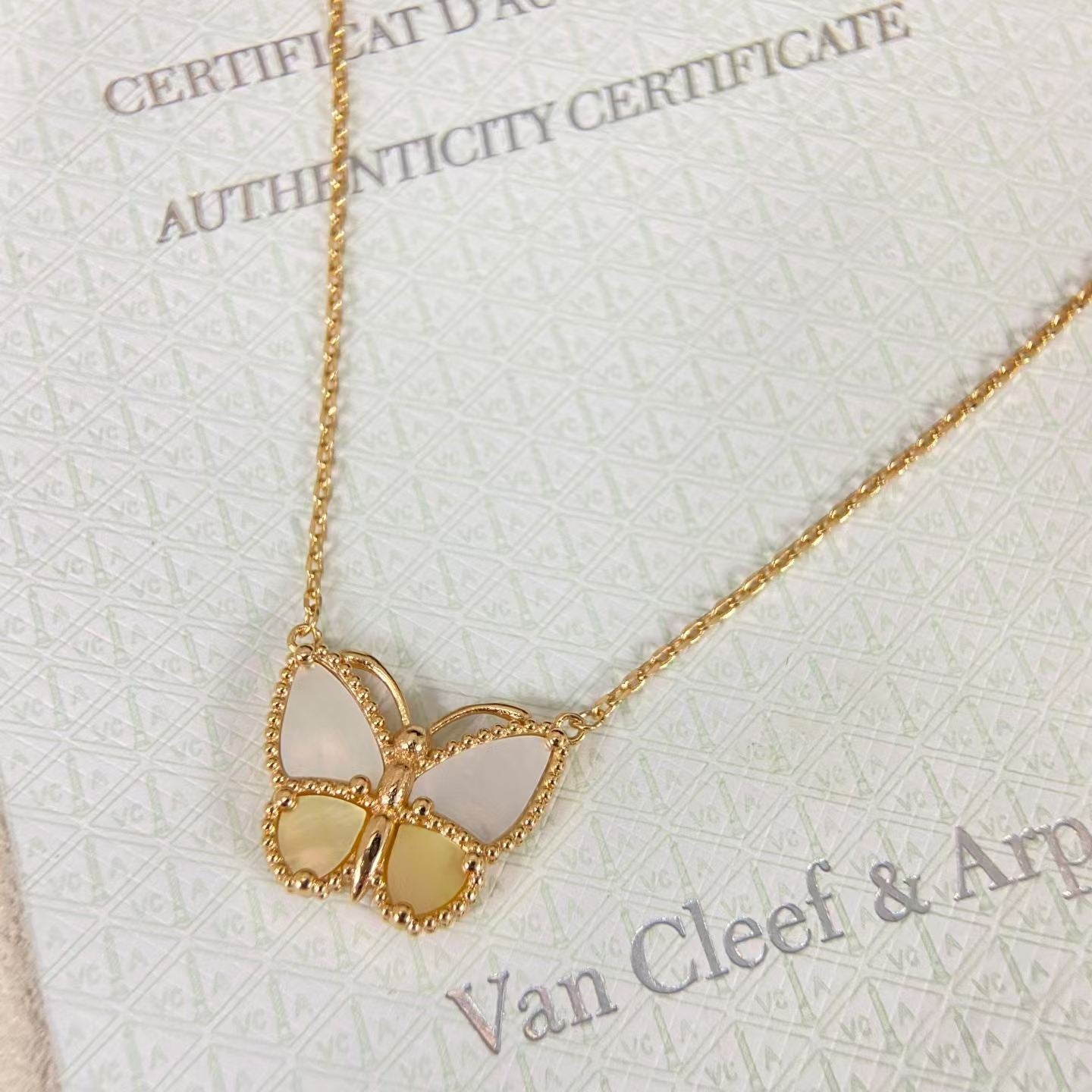 [Max Jewelry]NEW ROSE GOLD WHITE MOTHER OF PEARL BUTTERFLY NECKLACE