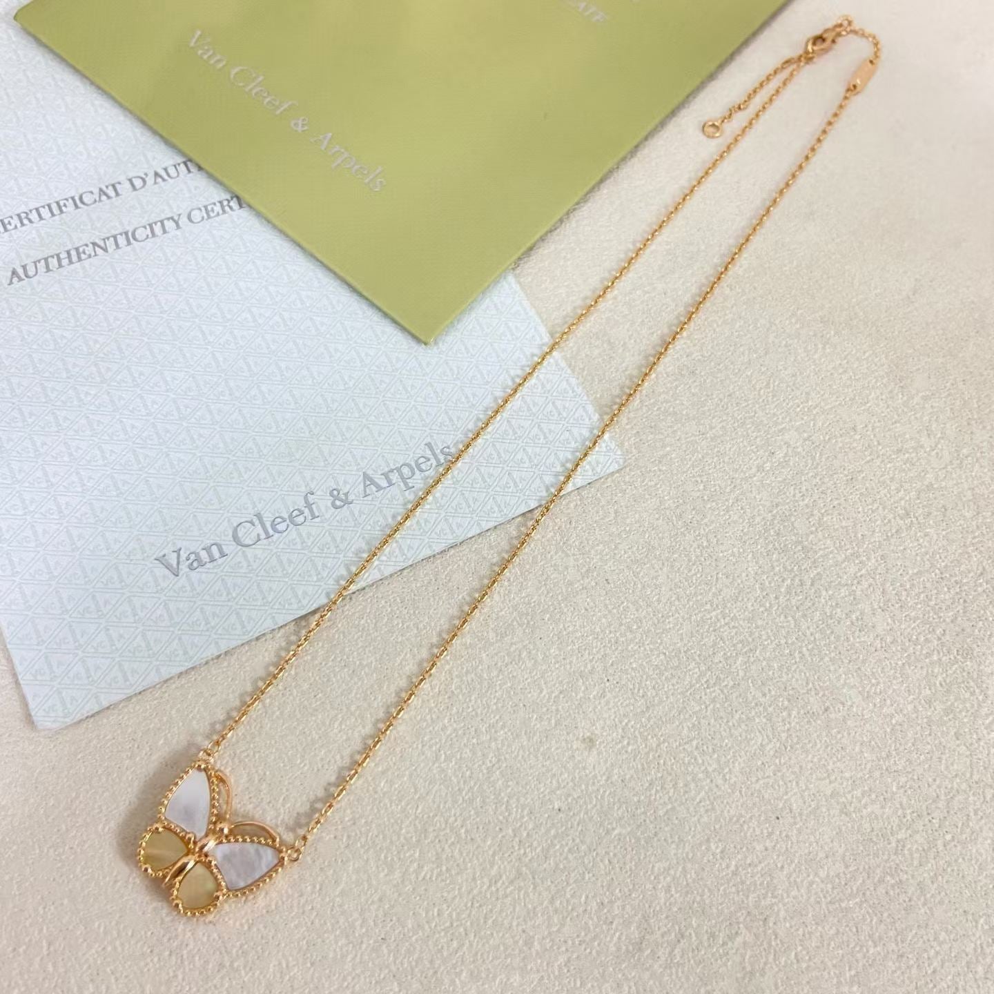 [Max Jewelry]NEW ROSE GOLD WHITE MOTHER OF PEARL BUTTERFLY NECKLACE
