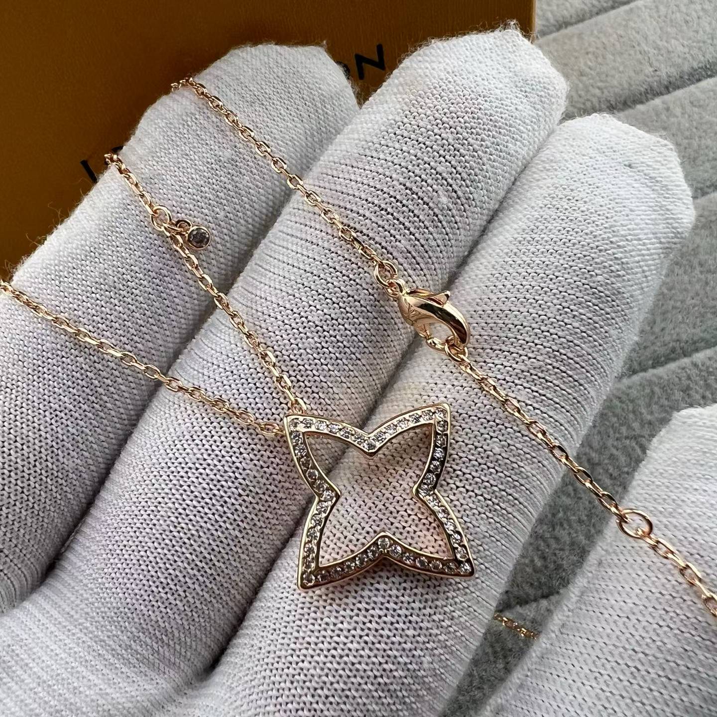 [Max Jewelry]FOUR-LEAF CLOVER OPENWORK NECKLACE