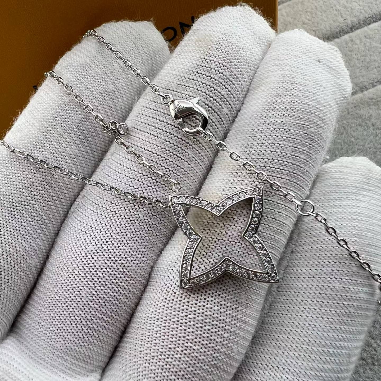 [Max Jewelry]FOUR-LEAF CLOVER OPENWORK NECKLACE